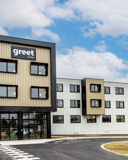 View of the Greet Hotel’s facade · Hotel in Reims with car park · Greet Hotel Reims Tinqueux 