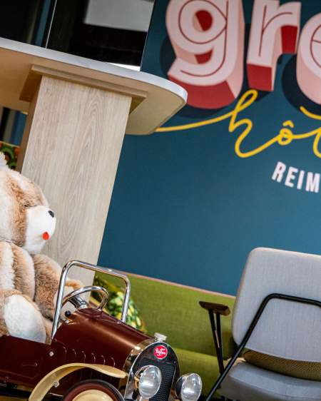 Réception du Greet Hôtel à Tinqueux