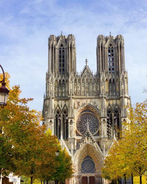 Cathédrale de reims · Greet Hôtel Reims Tinqueux · Hôtel 3 étoiles Reims 