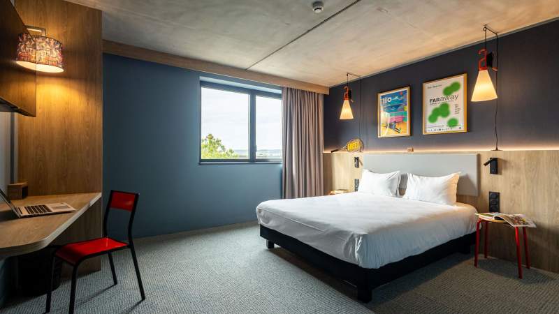 Lits dans une chambre double · Galerie photos · Greet Hôtel Reims Tinqueux · Hôtel Tinqueux