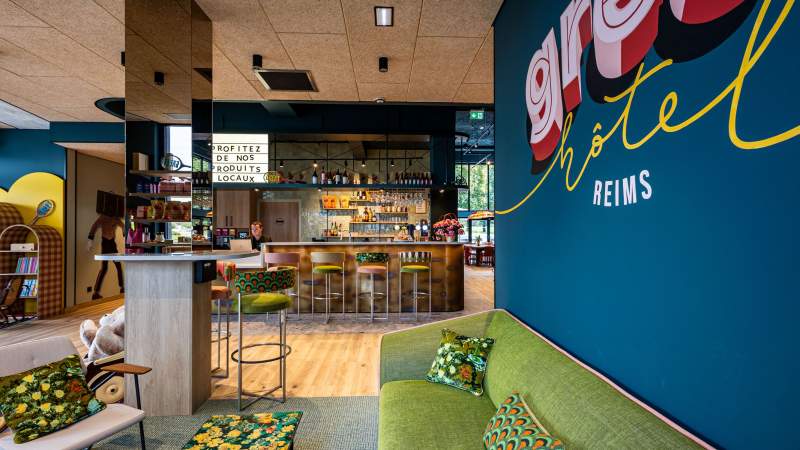 Bar · Galerie photos · Greet Hôtel Reims Tinqueux · Hôtel Tinqueux