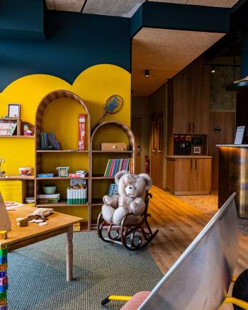 Espace enfant dans la réception · Bar Tinqueux · Greet Hôtel Reims Tinqueux