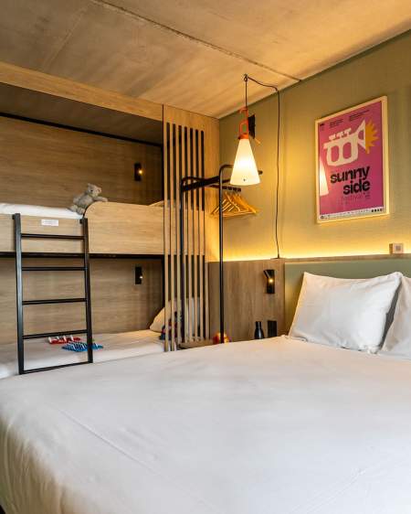 Chambre familiale avec lits superposés