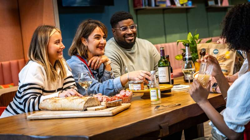 Espace convivial · Galerie photos · Greet Hôtel Reims Tinqueux · Hôtel Tinqueux