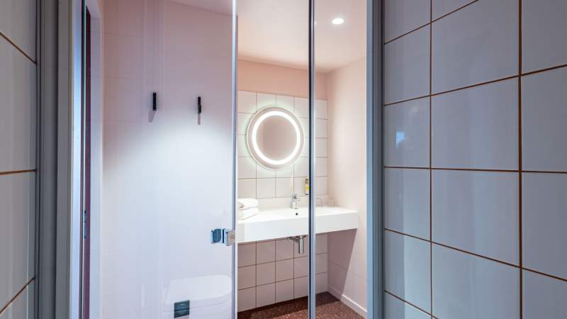 Salle de bain chambre double · Galerie photos · Greet Hôtel Reims Tinqueux · Hôtel Tinqueux