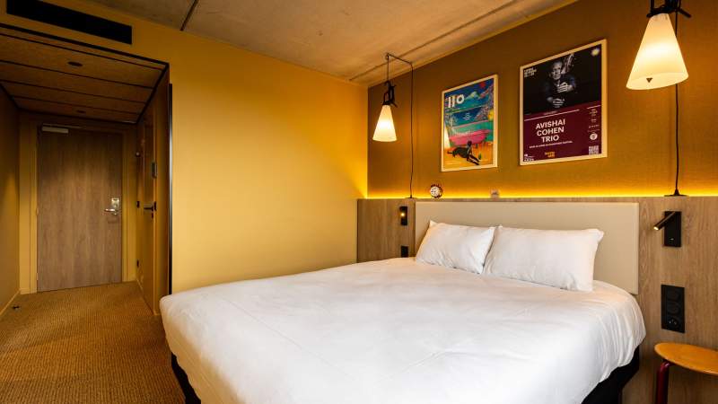 Lits dans une chambre double · Galerie photos · Greet Hôtel Reims Tinqueux · Hôtel Tinqueux